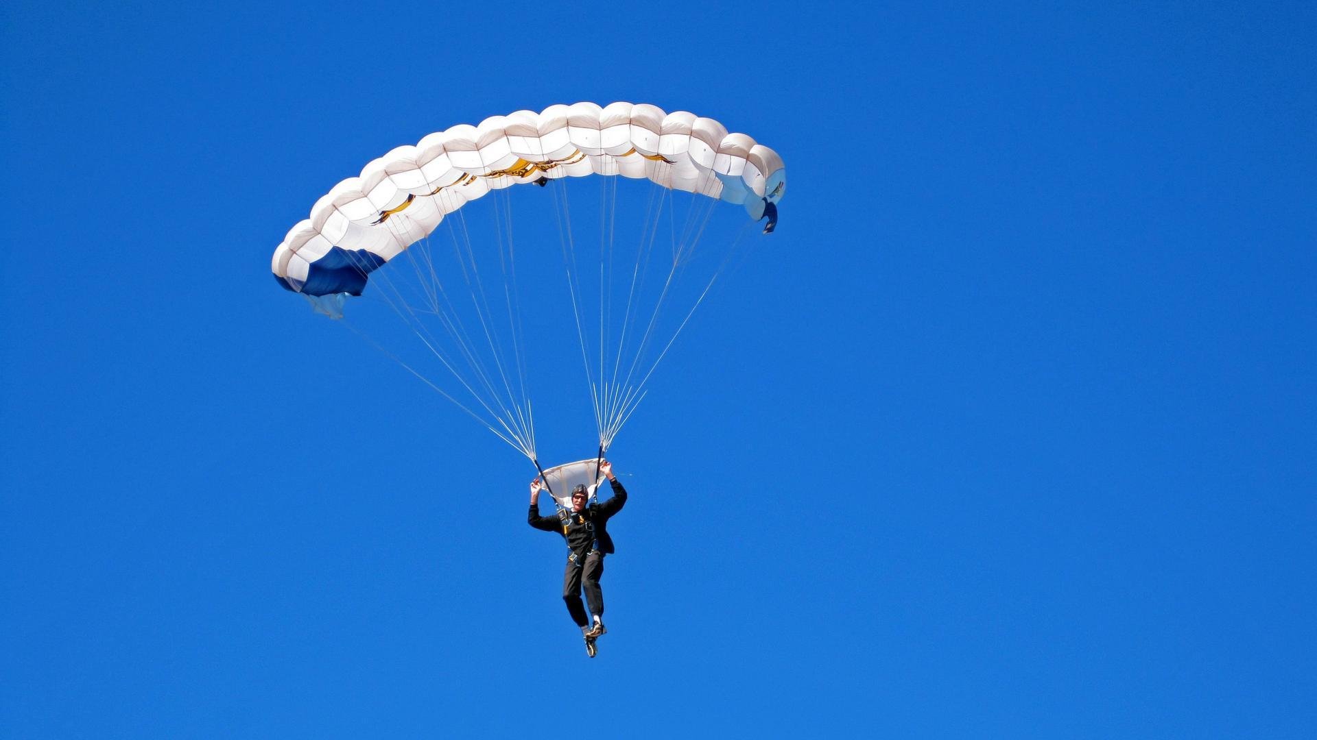 “天气变奏：从暴雨到大雪的极限考验”，天气巨变